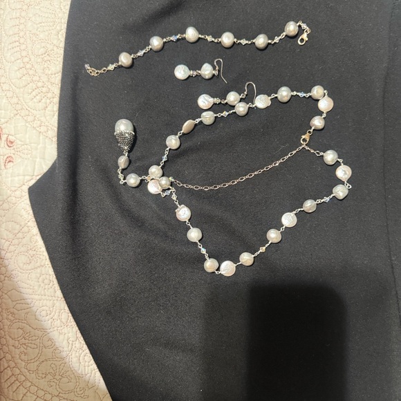 Gray Pearl and Silver-Link Bracelet - Women's Fashion Jewelry - Picture 2 of 4